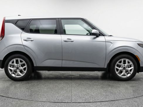 Used 2025 Kia Soul LX w/ LX Technology Package image 11