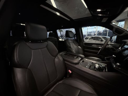 Used 2024 Jeep Wagoneer 4WD w/ Premium Group I image 63