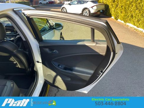 Used 2017 Chevrolet Volt Premier w/ Driver Confidence II Package image 39