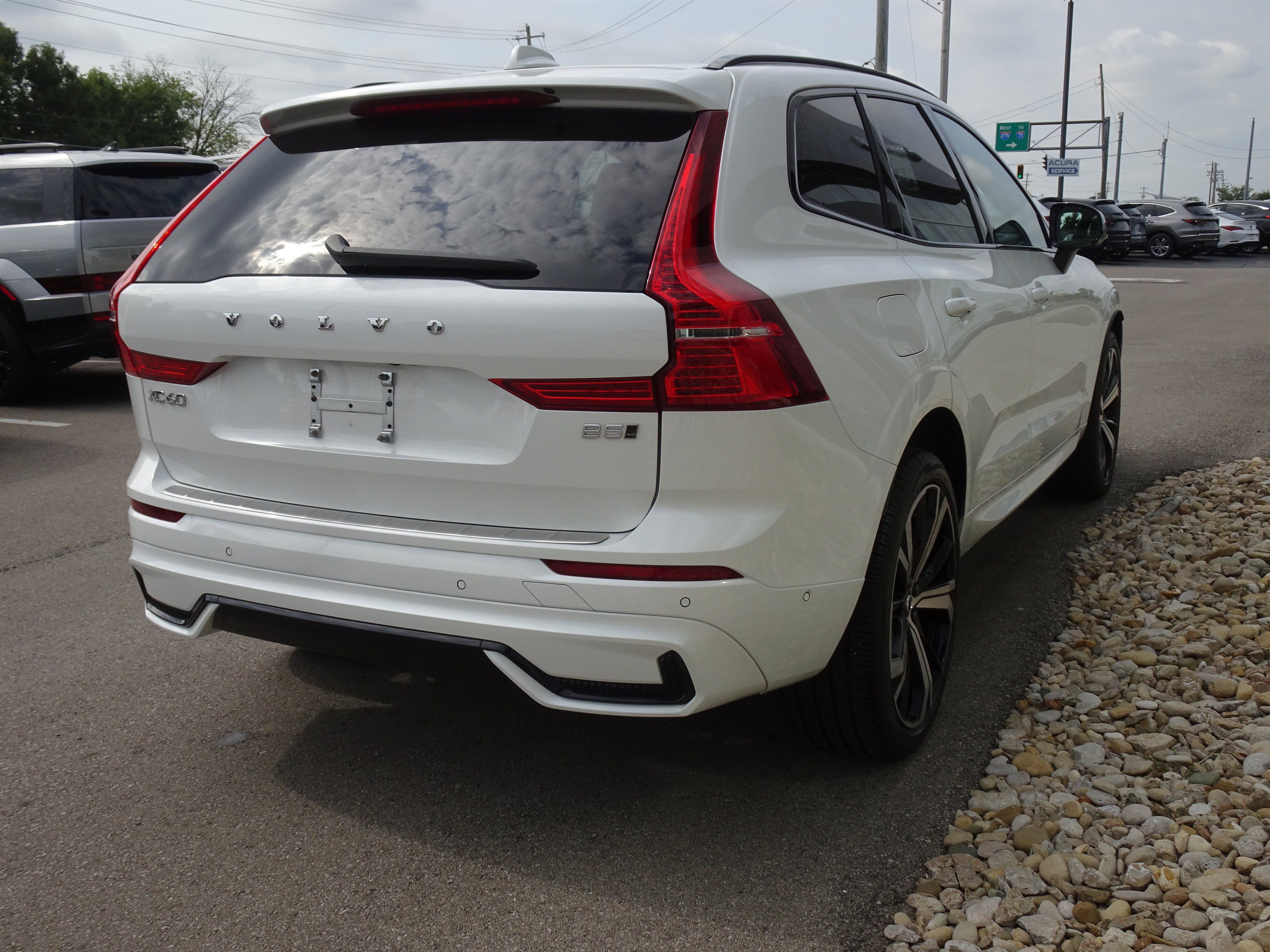Used 2025 Volvo XC60 B5 Ultra w/ Protection Package Premier AWD/4WD image 5