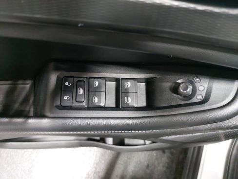 Used 2023 Jeep Grand Cherokee Laredo AWD/4WD image 27