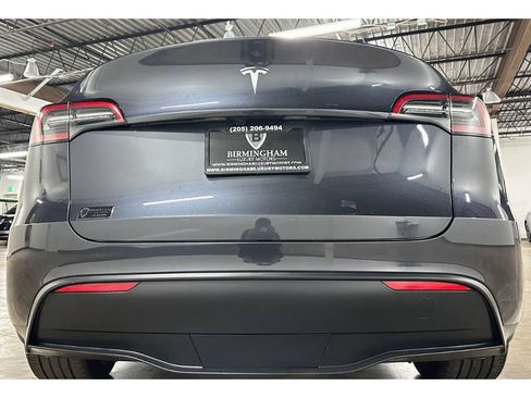 Used 2024 Tesla Model Y Long Range RWD image 12