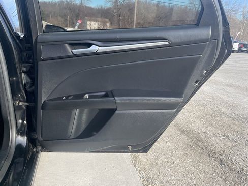 Used 2018 Ford Fusion Titanium image 17