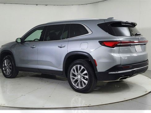 Used 2025 Buick Enclave Preferred image 3