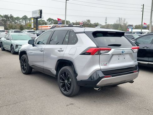 Used 2023 Toyota RAV4 SE image 4