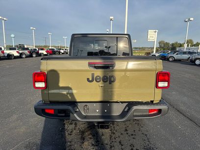 New 2025 Jeep Gladiator Sport w/ Dual Top Group