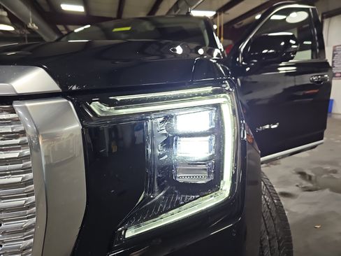 Used 2024 GMC Yukon Denali w/ Advanced Technology Package image 33