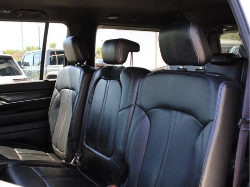 Certified 2023 Jeep Wagoneer 4WD image 30