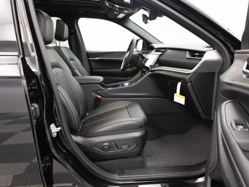 New 2026 Jeep Grand Cherokee L Limited w/ Limited Altitude Package AWD/4WD image 28