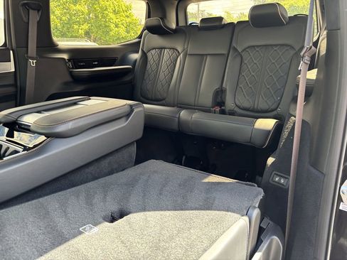 Used 2023 Jeep Grand Wagoneer Series III w/ Rear-Seat Entertainment Group AWD/4WD image 25