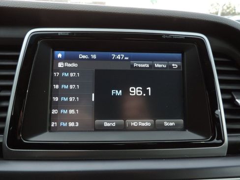 Used 2018 Hyundai Sonata Limited image 21