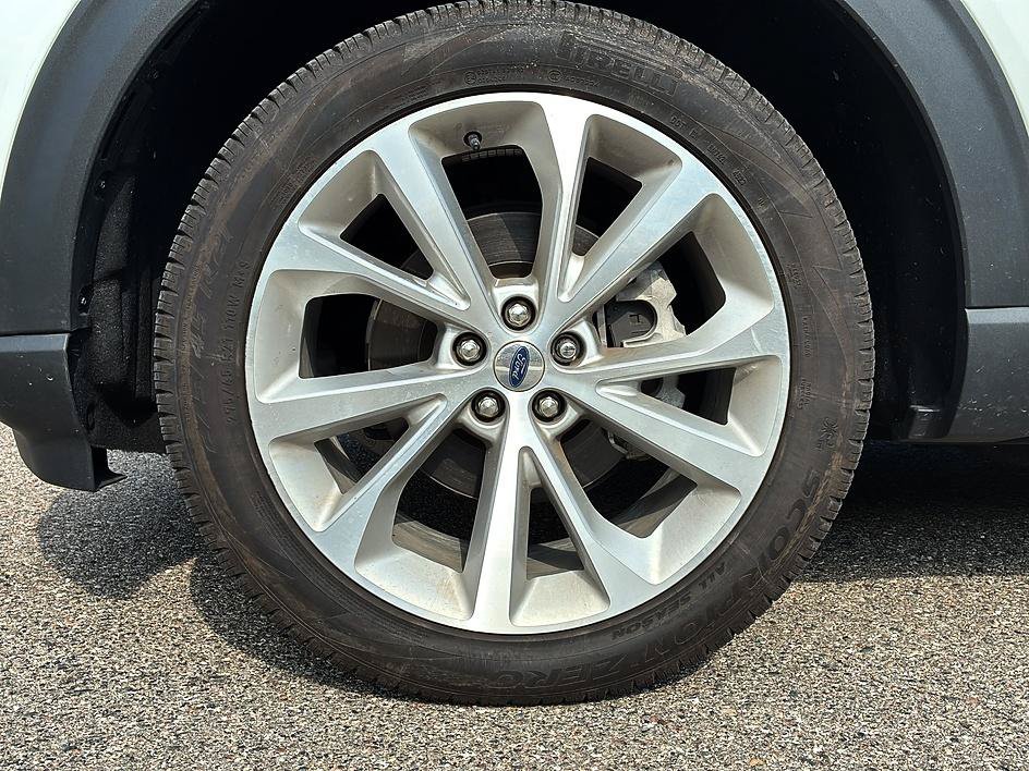 Used 2024 Ford Explorer Platinum w/ Class IV Trailer Tow Package AWD/4WD image 16