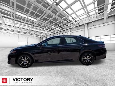 Used 2024 Toyota Camry SE FWD image 6