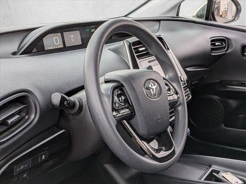 Used 2019 Toyota Prius L Eco image 6
