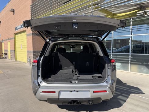 Used 2025 Nissan Pathfinder SL w/ SL Premium Package FWD image 38