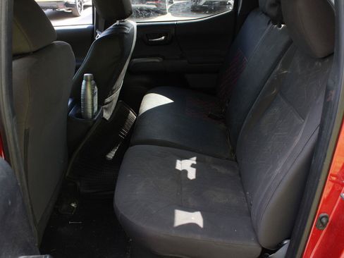 Used 2019 Toyota Tacoma TRD Off-Road AWD/4WD image 17