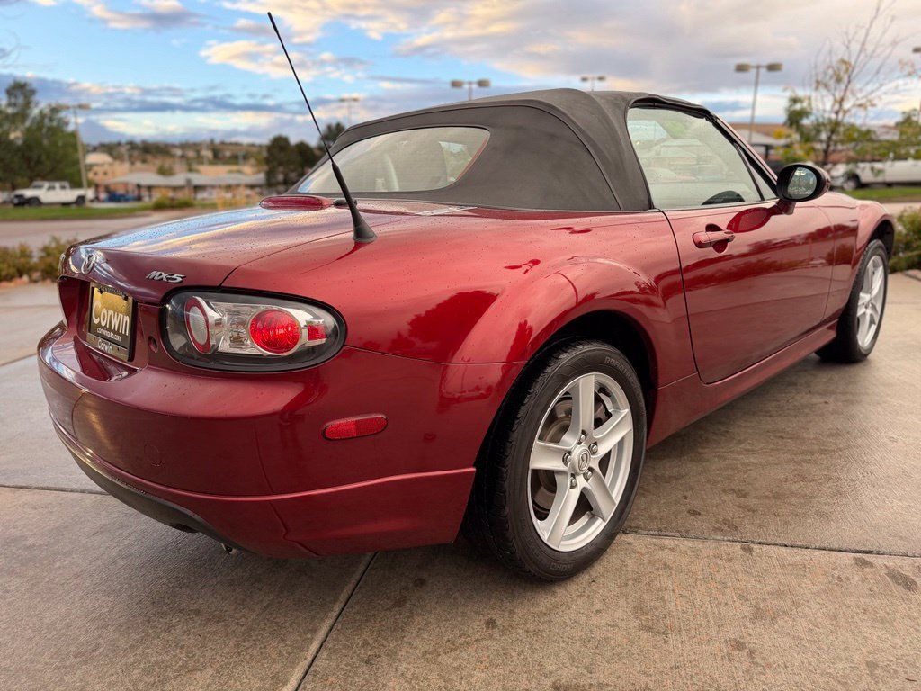 Used 2006 MAZDA MX-5 Miata Touring w/ Appearance Pkg RWD image 8