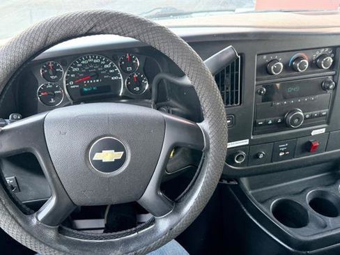 Used 2011 Chevrolet Express 2500 RWD image 18