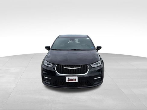 Used 2025 Chrysler Pacifica Select FWD image 9