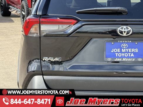Used 2025 Toyota RAV4 XLE w/ Convenience Package image 10