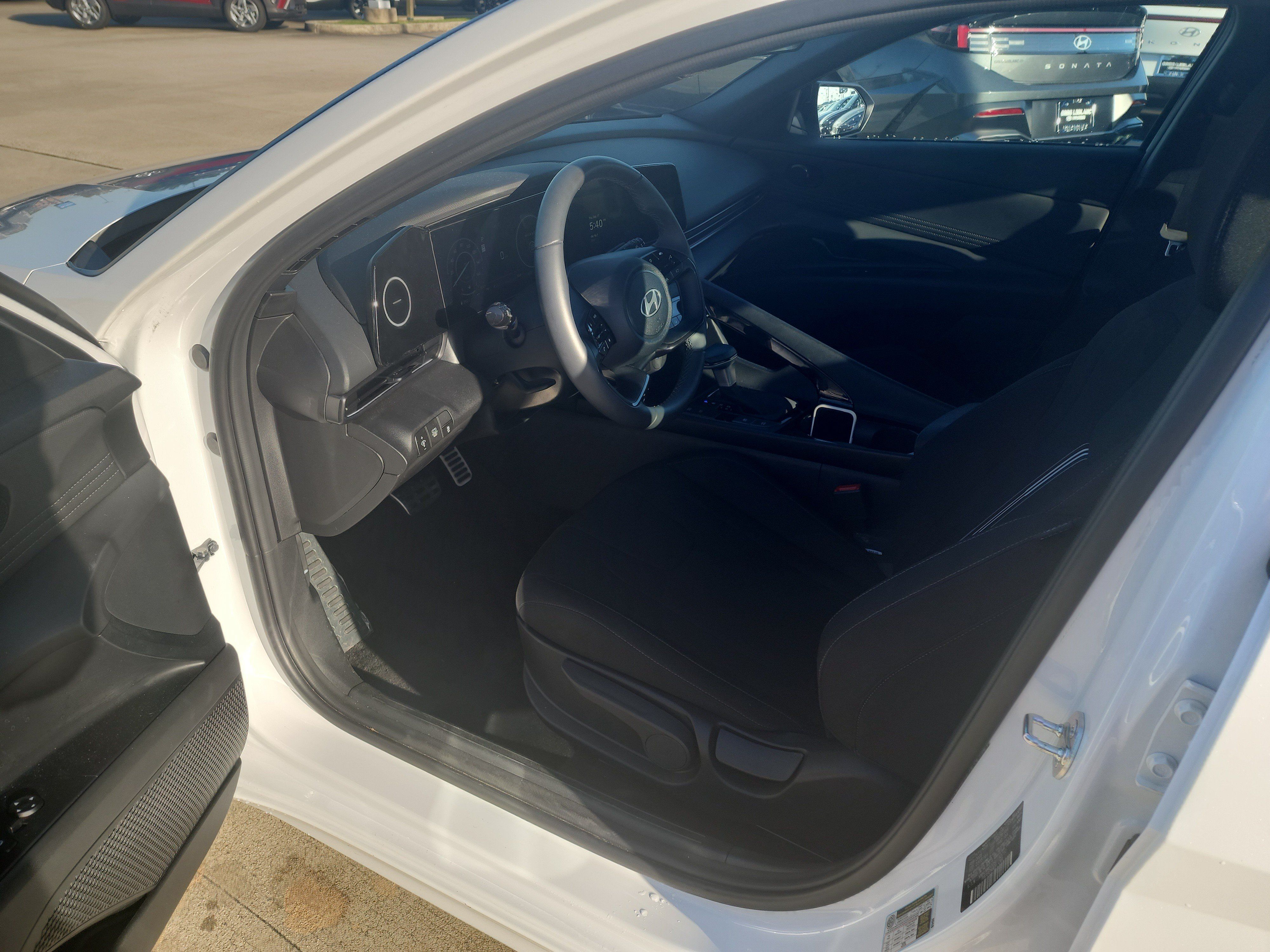 Used 2025 Hyundai Elantra SEL FWD image 18