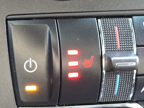 Used 2019 Ford Explorer XLT w/ Equipment Group 202A image 7