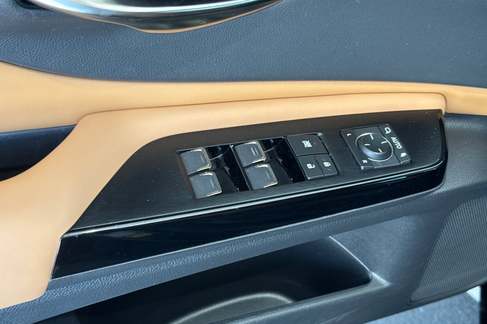 Used 2024 Lexus ES 300h w/ Premium Package FWD image 13