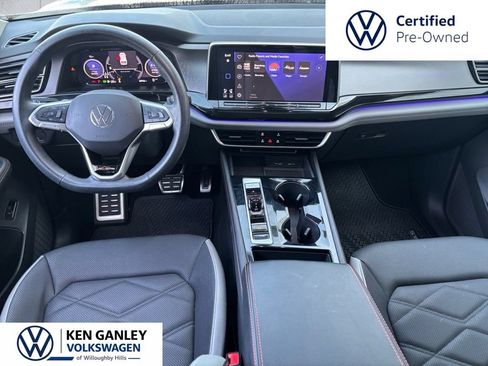 Used 2024 Volkswagen Atlas Peak Edition SE AWD/4WD image 16