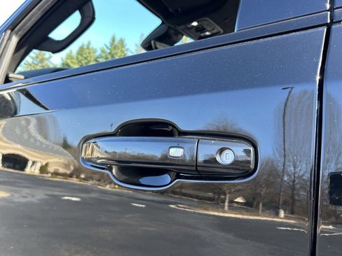 Used 2022 GMC Sierra 1500 AT4X image 30