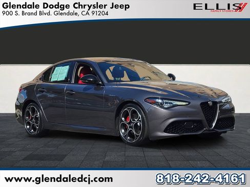 Used 2023 Alfa Romeo Giulia Veloce RWD image 1