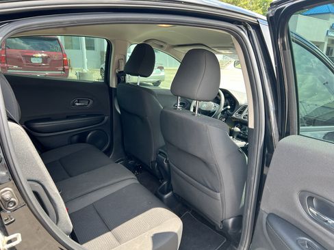 Used 2019 Honda HR-V LX image 11