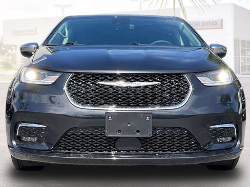 Used 2023 Chrysler Pacifica Limited FWD image 26
