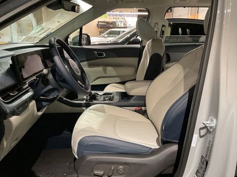 New 2026 Kia Carnival EX FWD image 7