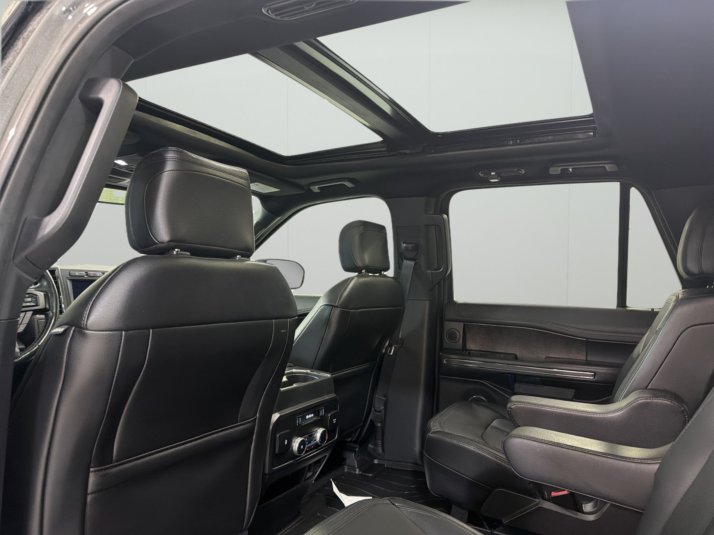 Used 2019 Ford Expedition Limited w/ Equipment Group 302A RWD image 12