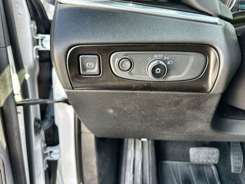 Certified 2018 Buick Enclave Premium w/ Experience Buick Package FWD image 18
