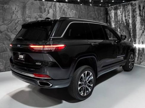 Used 2023 Jeep Grand Cherokee Overland w/ Luxury Tech Group IV image 19