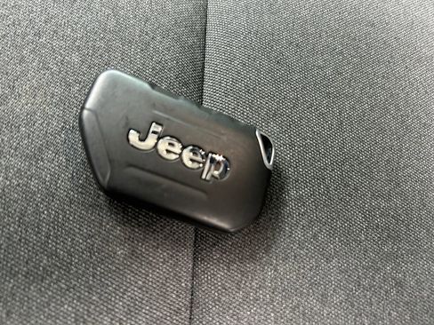 Used 2024 Jeep Wrangler Unlimited Sport AWD/4WD image 32