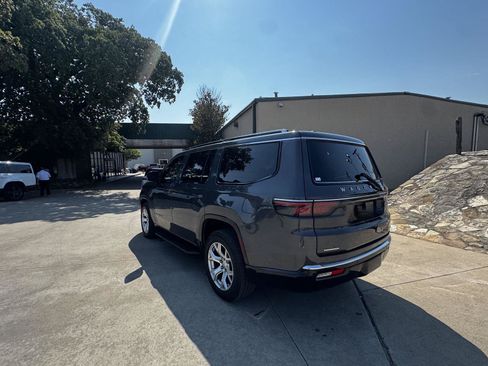 Used 2022 Jeep Wagoneer Series II AWD/4WD image 5
