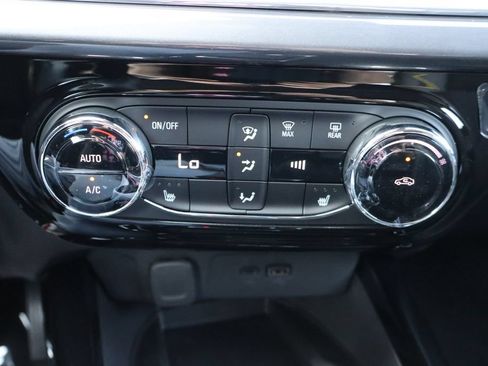 New 2026 Chevrolet Trax ACTIV w/ Sunroof Package FWD image 13