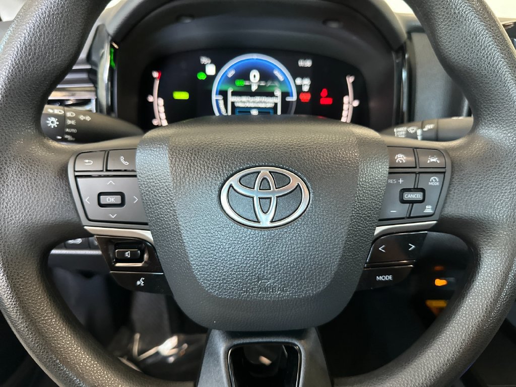 Used 2025 Toyota Camry LE FWD image 21