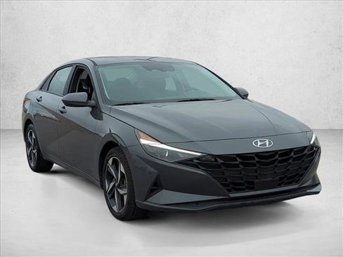 Used 2023 Hyundai Elantra SEL w/ Convenience Package image 4