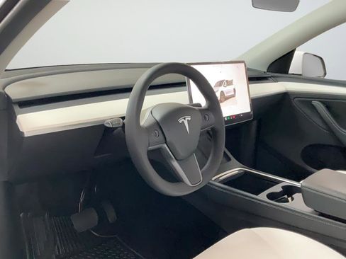 Used 2024 Tesla Model Y Long Range RWD image 24