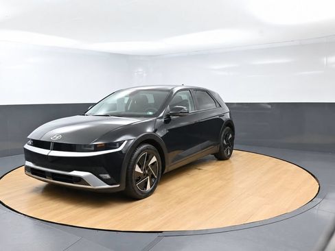 Used 2025 Hyundai Ioniq 5 SE RWD image 3