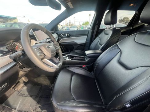 Used 2025 Jeep Compass Limited image 27