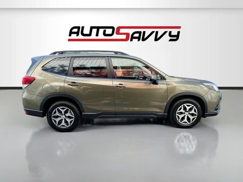 Used 2023 Subaru Forester Premium image 8
