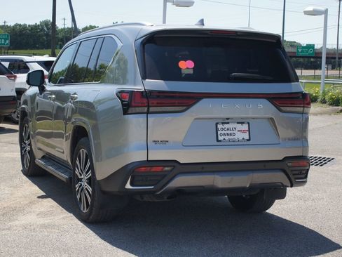 Used 2024 Lexus LX 600 4WD w/ Luxury Package image 18