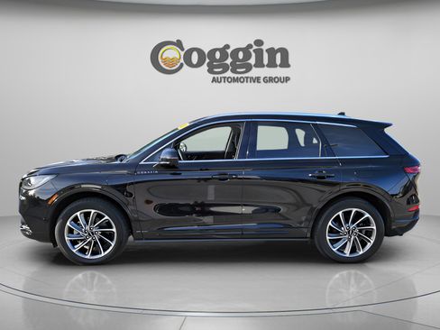 Used 2022 Lincoln Corsair Grand Touring image 2