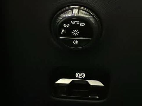 Used 2025 Mercedes-Benz GLC 300 4MATIC image 14