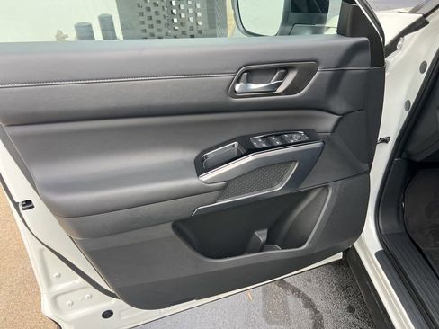 Used 2023 Nissan Pathfinder SL AWD/4WD image 43