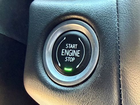 Used 2021 Chevrolet Suburban LT RWD image 29